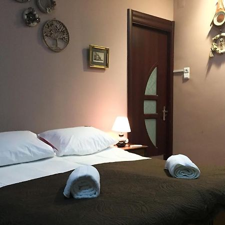 فندق The Sindh House - Indus Aroma Restaurant تبليسي المظهر الخارجي الصورة