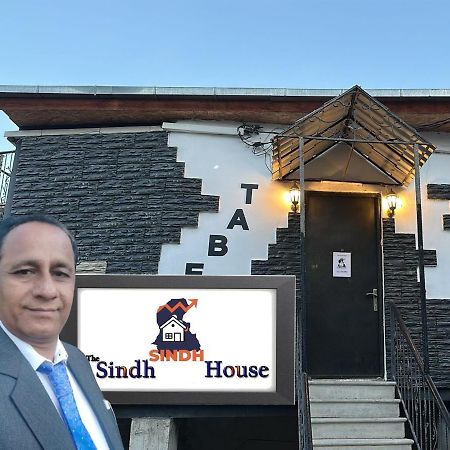 فندق The Sindh House - Indus Aroma Restaurant تبليسي المظهر الخارجي الصورة